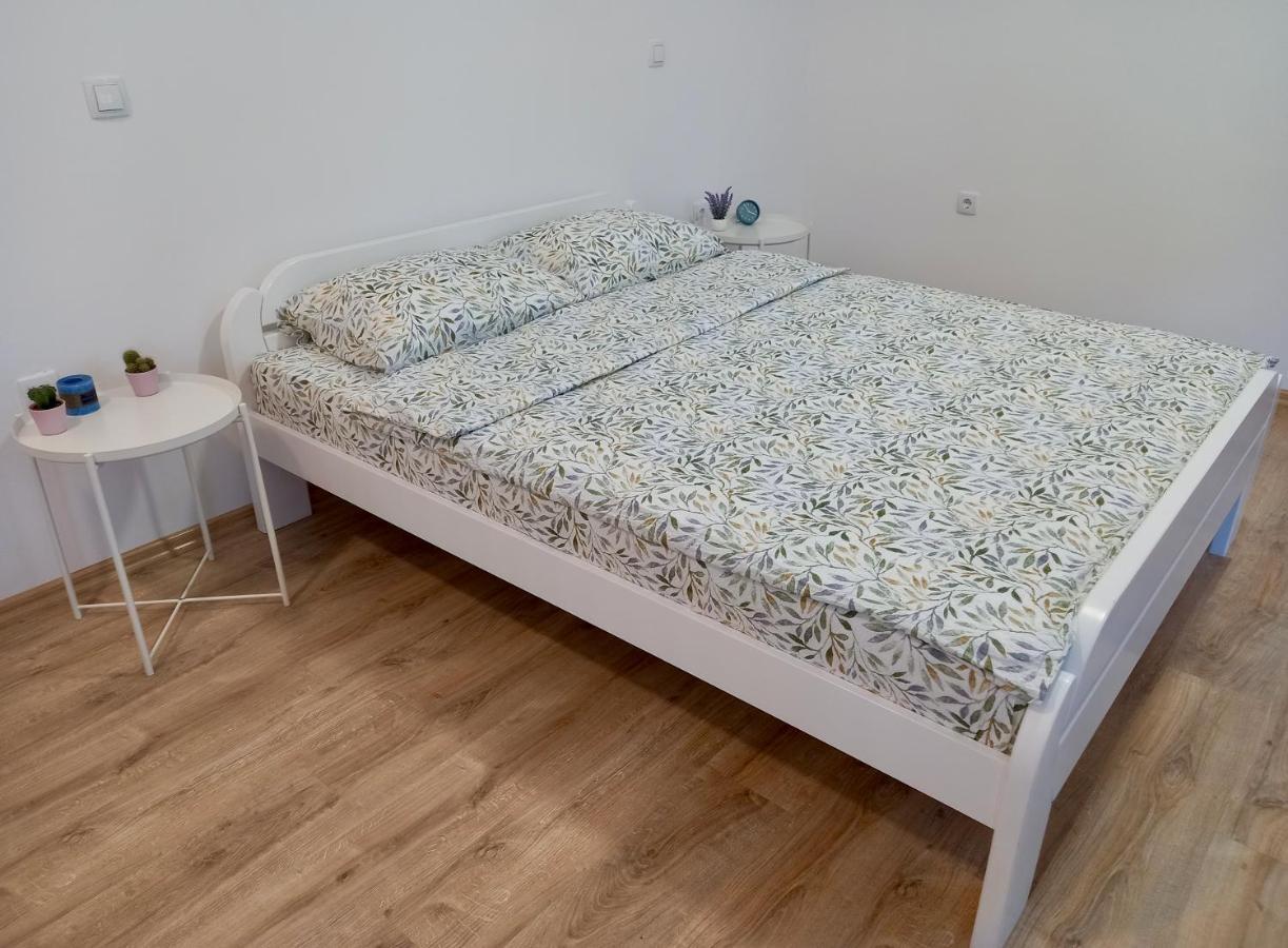 Apartmani Loric วิเชกราด ภายนอก รูปภาพ